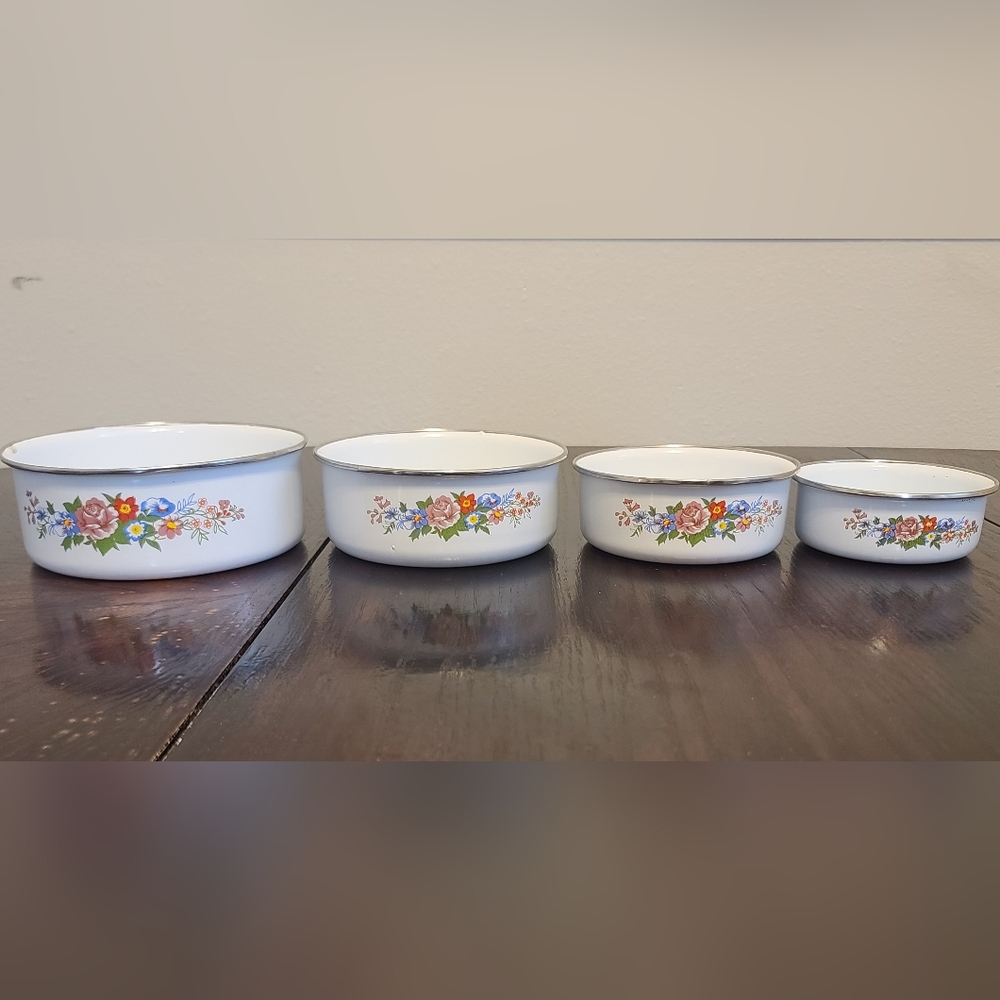 Vintage Floral Print Metal Enamel Nesting Mixing Bowls Kobe Kitchen Set of 4
